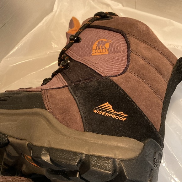 Sorel NWOT Thinsulate Waterproof Boots  High Ankle Boots Lug Sole Boots Hiking - Picture 5 of 13